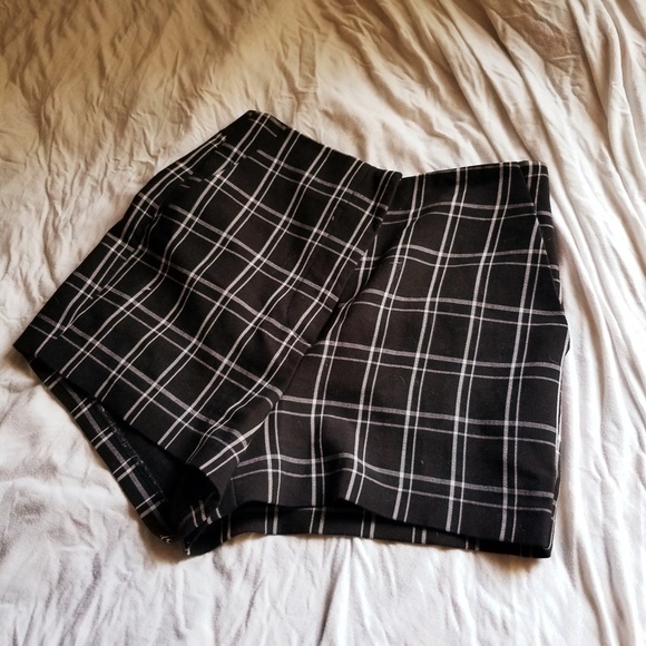 high waisted black plaid shorts - Picture 2 of 5